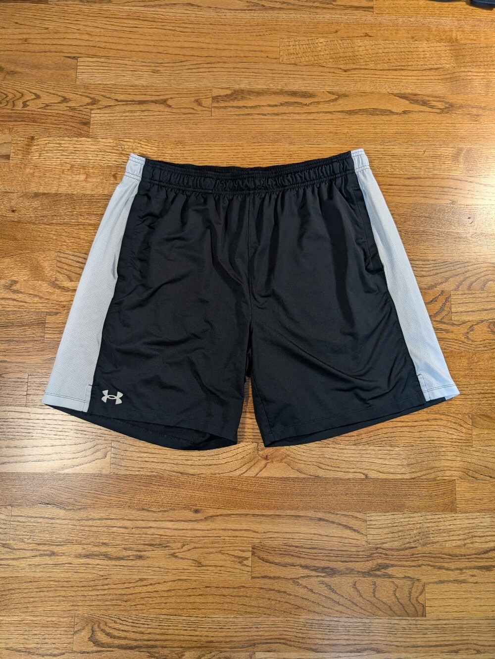 Under Armour Men's Black Athletic Training Shorts White Side Panels Size 2XL